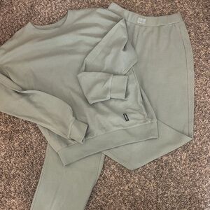 Comfy green waffle knit women’s sweat set. Perfect for lounging!